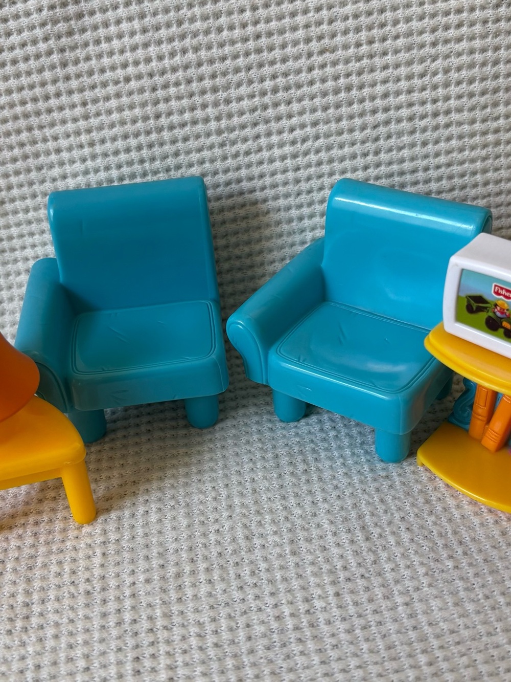 My first dollhouse loving family furniture Living Room TV Chairs Lamp lot